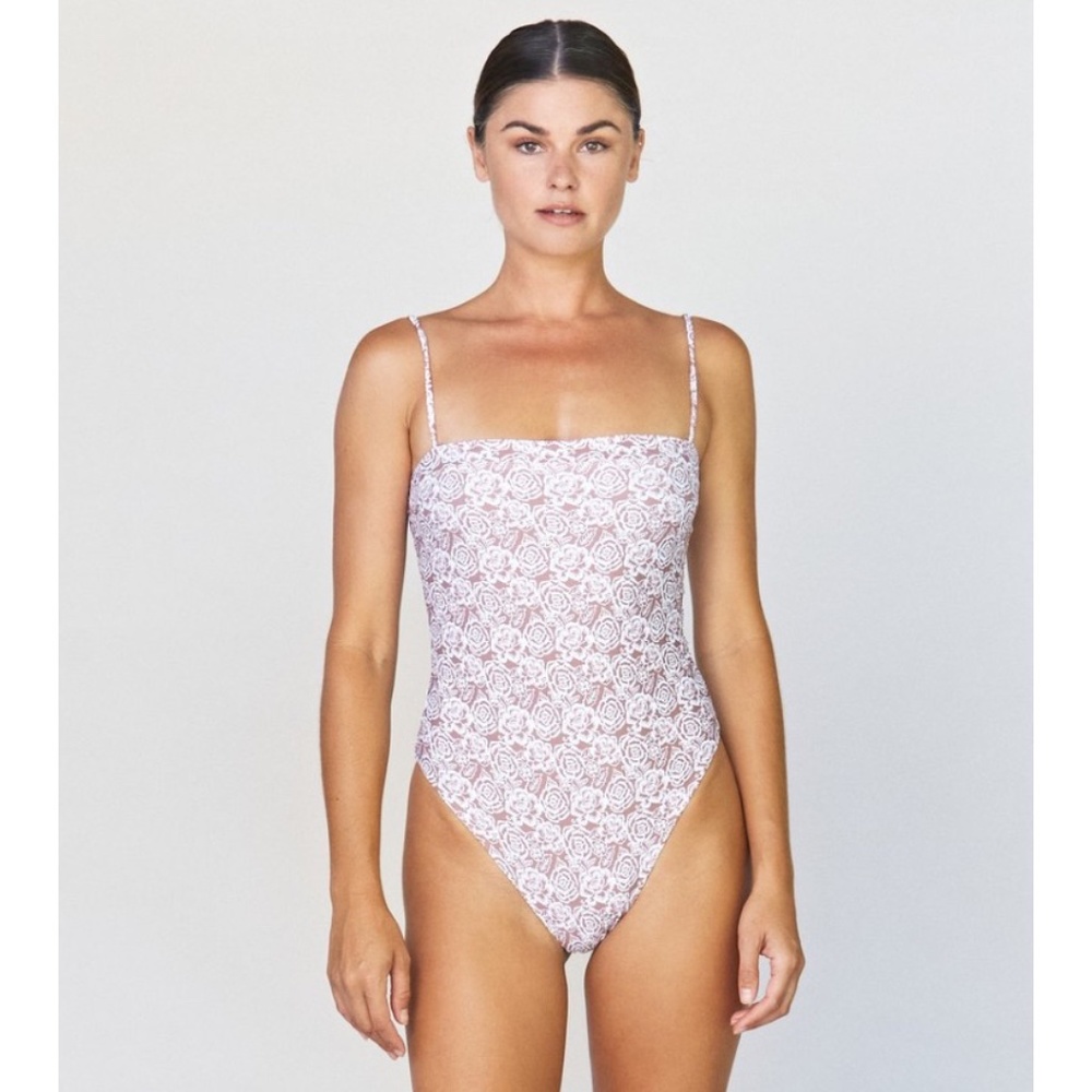 Acacia- LONNY Full Piece Resort 2021in Java